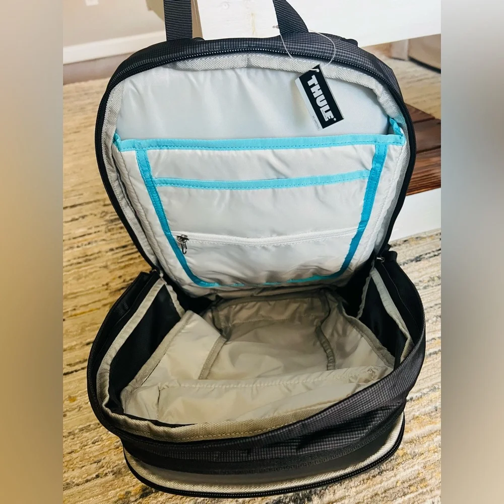 New Thule EnRoute18 Black Backpack - Picture 3 of 4